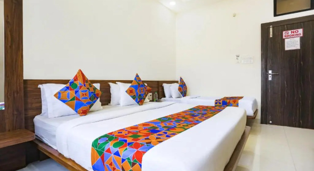 Номер Standard FabHotel Balaji Paradise - ALLEN Career Institute