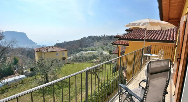 White Apartment In Marciaga Di Costermano, Забронировать Апартаменты/квартира Марчиага Garda Veneto