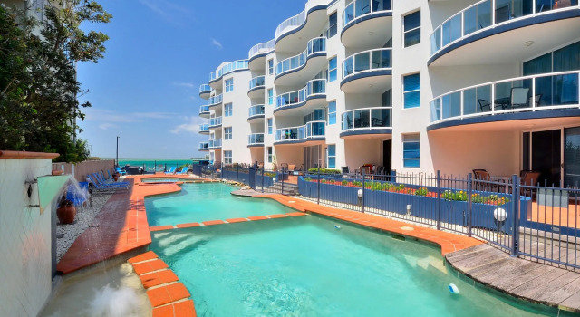 Номер Standard Мансарда с 2 комнатами с видом на море Watermark Resort Caloundra