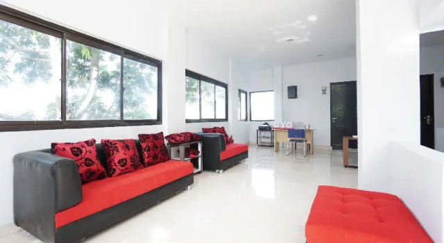 Putri Kesia Rooms, Book Hotel Hotels in Sulawesi with Parking, Parking