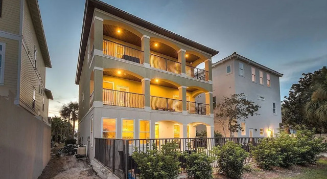 Acqualina 9 Bedroom Holiday Home by Five Star Properties, Rezerwuj Dom wakacyjny Hotele w Emerald Coast z parkingiem, Parking