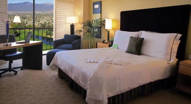 Номер Deluxe с балконом Pacific Palms Resort and Golf Club