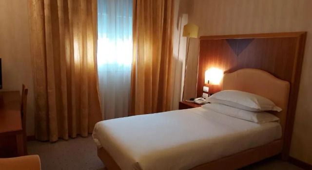 Одноместный номер Standard Phi Hotel Astoria