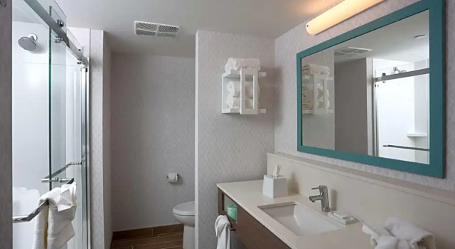 Номер Standard с красивым видом из окна Hampton Inn & Suites Manistee Waterfront
