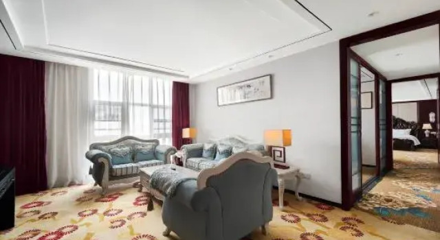 Люкс Presidential Phoenix Lake International Hotel