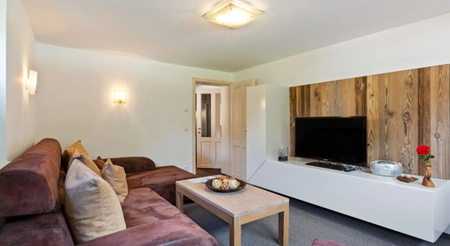 Lovely Holiday Home in Hüttau near Salzburg Airport, Rezerwuj Hotel Hotele w Salzburg z parkingiem, Parking