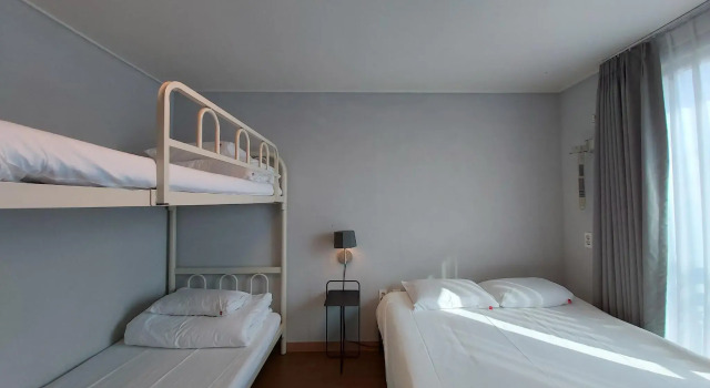 Bed Radio Dongmoon - Hostel, Book Hostel / Vandrerhjem Hostels i Jeju Island, Hostel / Vandrerhjem