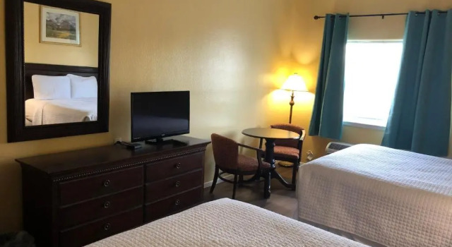 Двухместный номер Deluxe Deluxe Inn & Suites