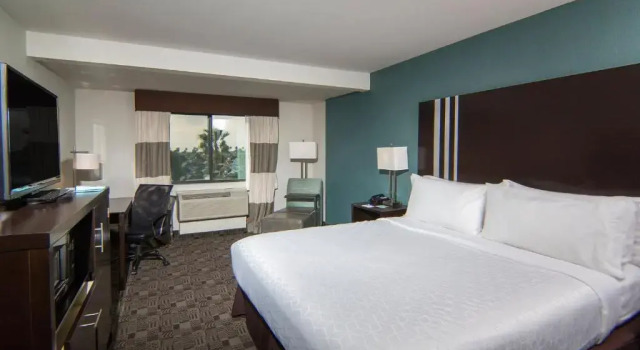Двухместный номер Deluxe Holiday Inn Express & Suites Carlsbad Beach by IHG
