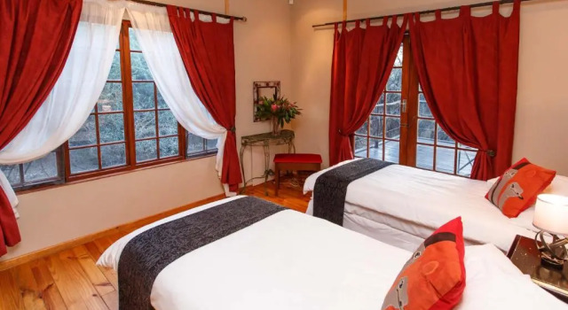 Семейное бунгало Chandelier Game Lodge