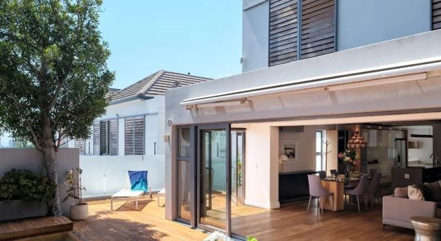 Tranquil Escape in Sea Point Aureto