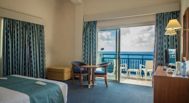 Номер Superior с балконом и с видом на море Cynthiana Beach Hotel