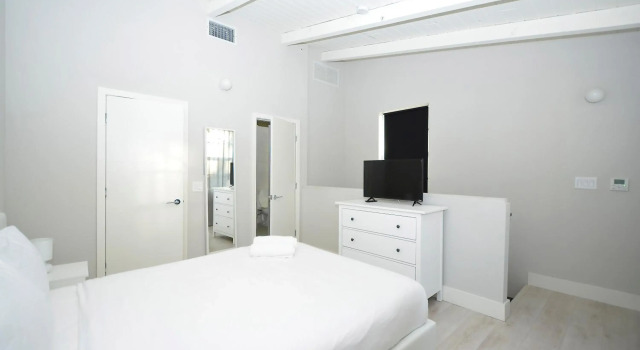 710 South Beach Apartment