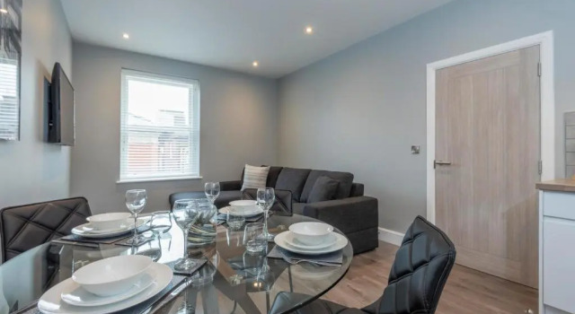 Апартаменты Gordon Moon Suites Bolton Centre Apartments