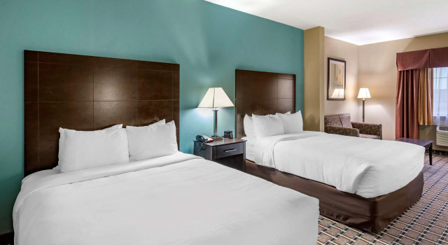 Четырёхместный люкс Comfort Suites Clovis North