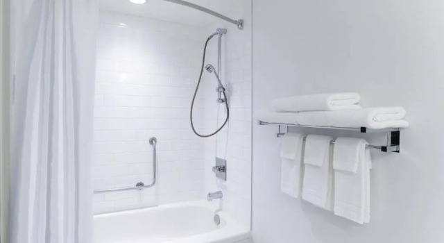 Двухместный номер Standard Four Points by Sheraton Edmonton South