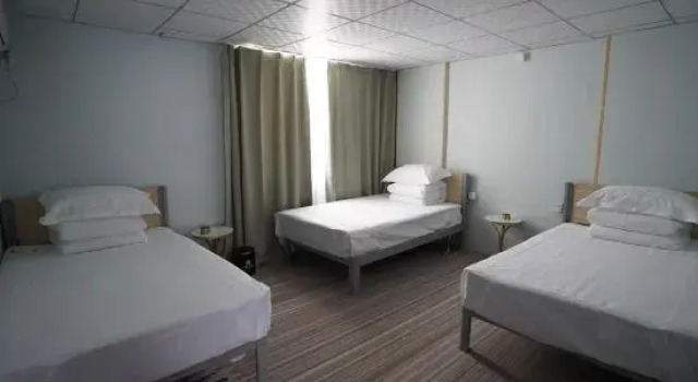 Кровать в общем номере Kangping Gangqiao Fengli Hotel