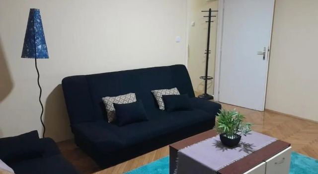 Cozzy and Centrally Located Apartment Vracar, Забронировать Апартаменты/квартира Отели Врачар с парковкой, Парковка