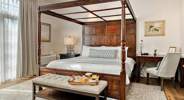 Люкс Deluxe McCully House Inn