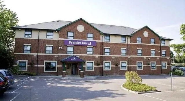 Четырёхместный семейный номер Standard Premier Inn Kings Langley