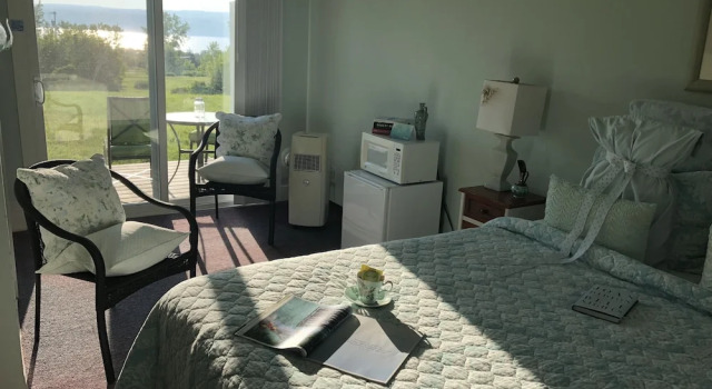 Двухместный номер Standard с видом на озеро Savannah House Wine Country Inn & Cottages
