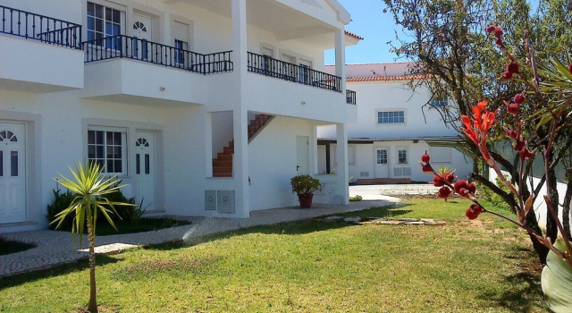 Remarkable 1-bed Apartment in Olhos de Agua, Rezerwuj Apartament Hotele w Algarve z parkingiem, Parking