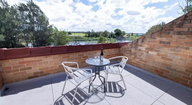 Трёхместный номер Standard Windsor River View Inn