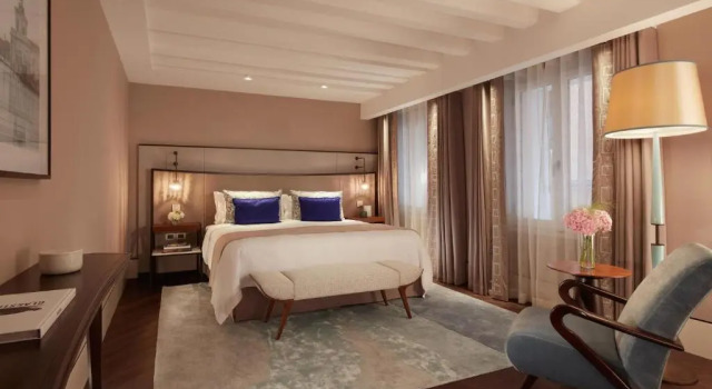 Двухместный люкс Monet Signature c 1 комнатой с видом на Гранд канал Отель The St. Regis Venice
