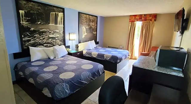 Четырёхместный номер Standard Fairview Inn & Suites