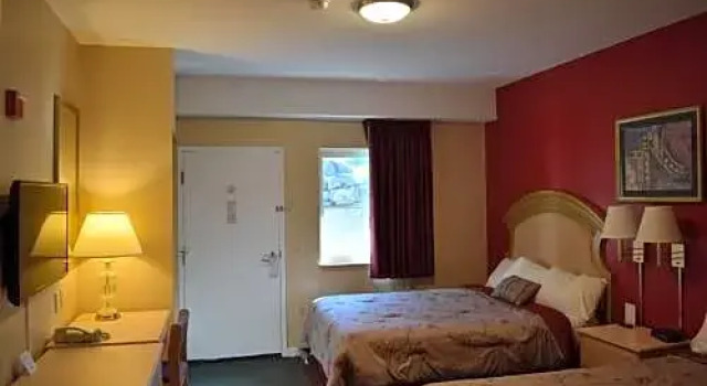 Четырёхместный номер Standard Hillside Inn