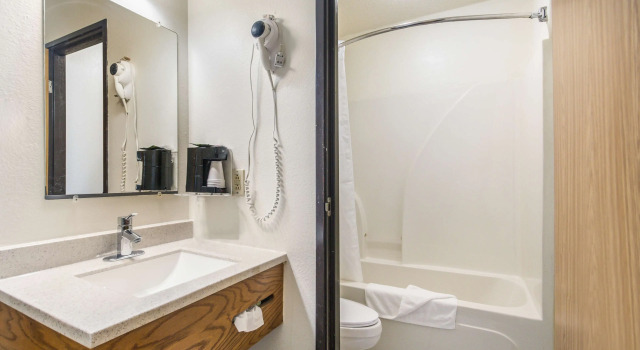 Четырёхместный номер Standard Americas Best Value Inn & Suites Harrisonville