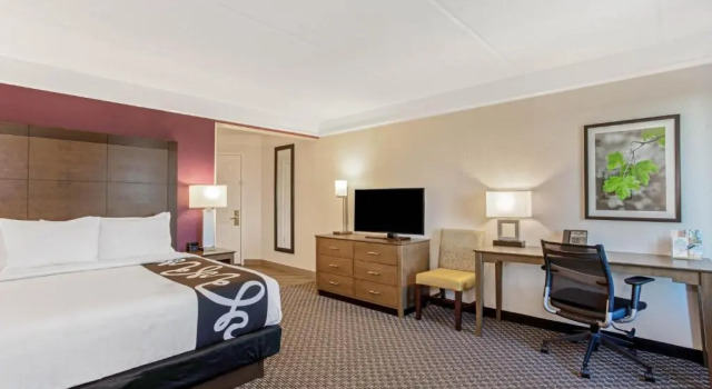 Люкс La Quinta Inn & Suites by Wyndham Panama City