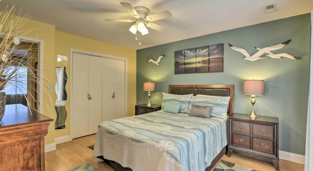 Апартаменты 1 Block to Shore: Family Condo in Myrtle Beach!