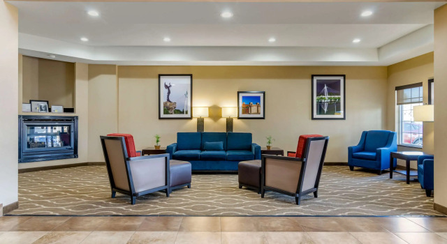 Comfort Inn & Suites near Bethel College