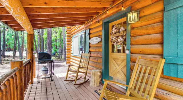 Коттедж Near Dining, Hiking & Golf: Pinetop Log Cabin!