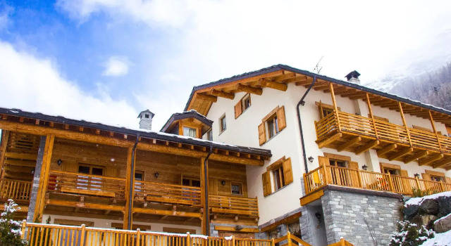 Ellex Eco Hotel, Забронировать Отель Грессоней-ла-Трините Грессоней, рядом с Гондольный подъёмник Стафал-Габиет (нижняя станция)