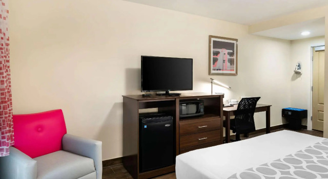 Двухместный номер Standard Downtown Hollywood Gardens Inn & Suites