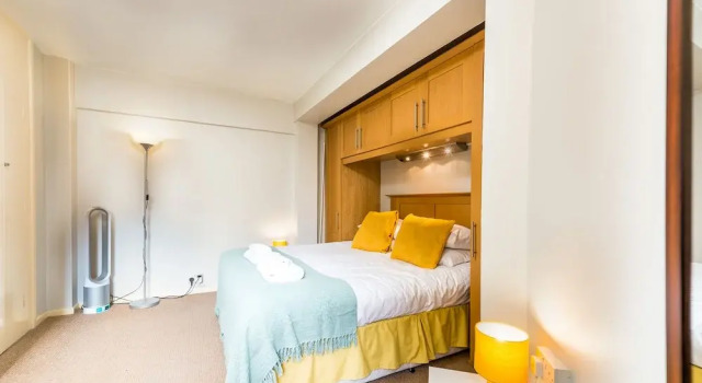 Warm and welcoming Home in Putney, Забронировать Отель Отели Англии 3 звезды, 3*