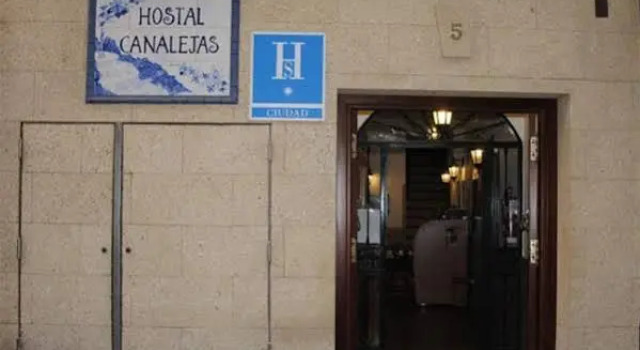 Hostal Canalejas, Забронировать Отель Отели Кадиса 3 звезды, рядом с Церковь Сан-Антонио, 3*