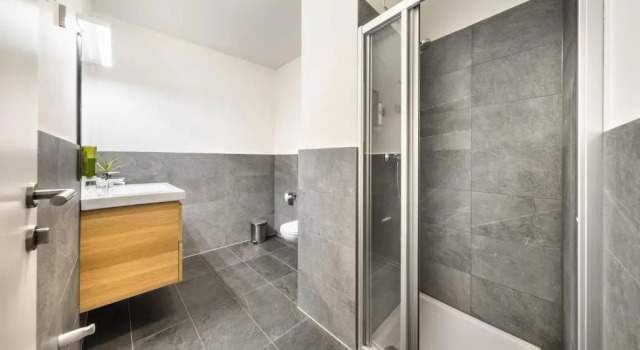 Suite 1 dormitorio con balcón Jimmys Apartments Lory