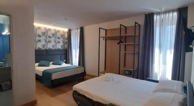 Полулюкс Bike Hotel Touring Gardone Riviera & Wellness