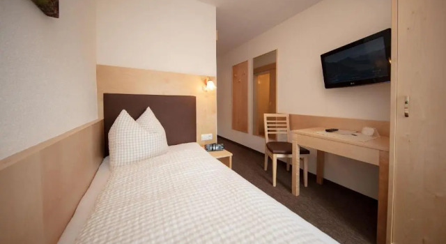 Haus Montjola, Забронировать Отель Отели Тироля 3 звезды, 3*