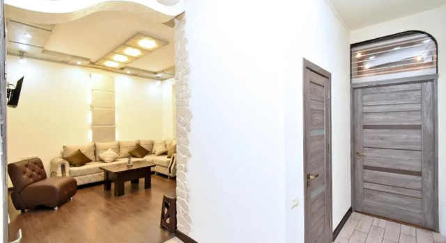 Apart House in Erevan Mashtots Avenue