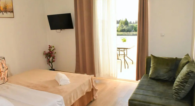 Студия с балконом Apartments Aristokrata
