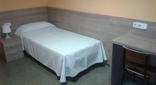 Residencia Salesiana Martí-Codolar, Забронировать Отель Отели и гостиницы Барселоны, рядом с Battlefield Live Barcelona, Отель
