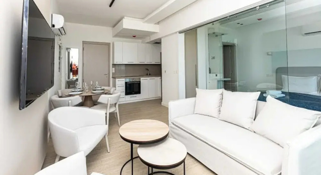 Апартаменты Deluxe Dinglis Beach Hotel Apartments