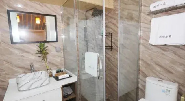 Люкс Deluxe Tianmu Lake Tourism Resort Lakeside Xiaoyuan Homestay