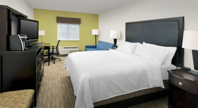 Двухместный номер Standard Holiday Inn Express & Suites Wilson-Downtown by IHG