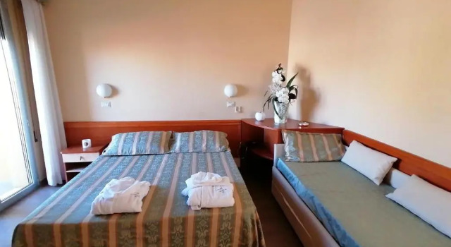 Трёхместный номер Standard с балконом Hotel Nordic