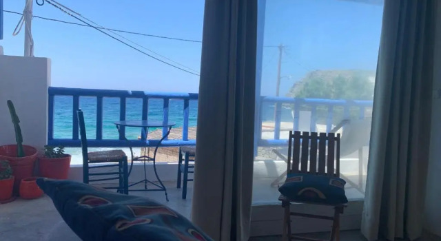 Коттедж ROMANTIC HOUSE 6 STEPS FROM THE SEA